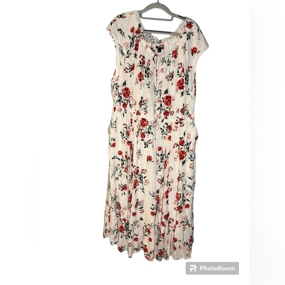torrid Dresses & Skirts - Torrid white and red floral patterned challis drawstring‎ midi dress